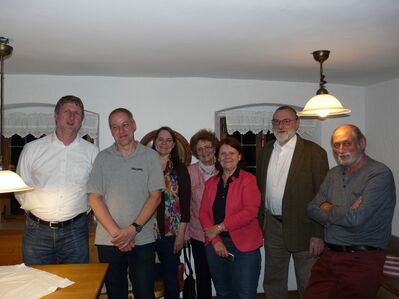 Neu gewählte und ehemalige Vorstände des Ortsvereins